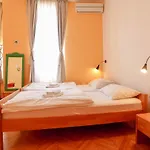 Guest house Pigeon Square 2*