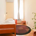 Pigeon Square Guest house 2*