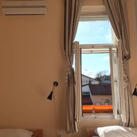 Gasthuis Pigeon Square 2*