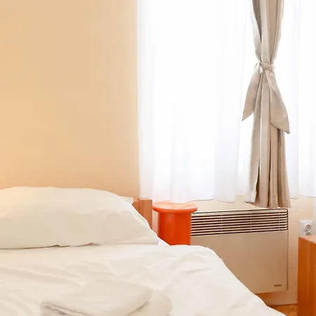 Pigeon Square Gasthuis 2*