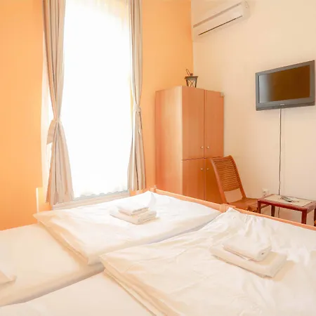 Gasthuis Pigeon Square 2*