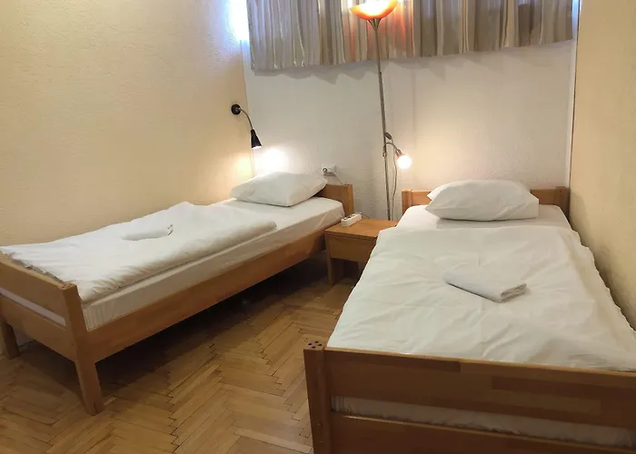 Pigeon Square Guest house 2*