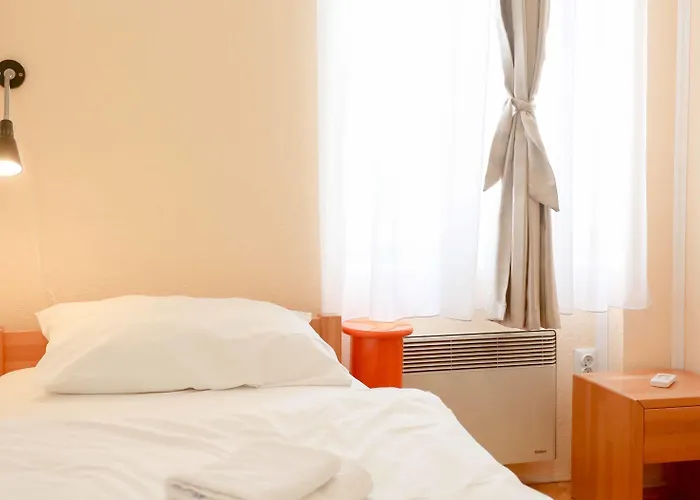 Pigeon Square Guest house 2*