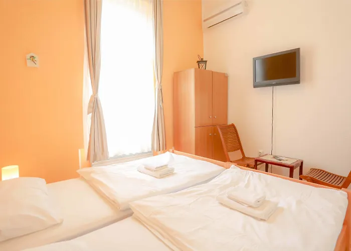 Guest house Pigeon Square 2*