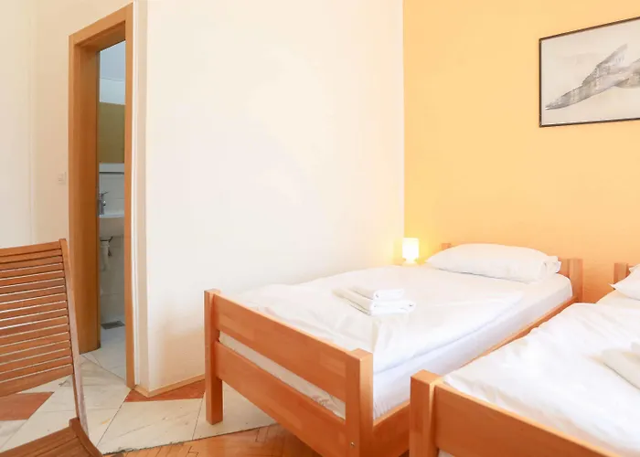 Guest house Pigeon Square